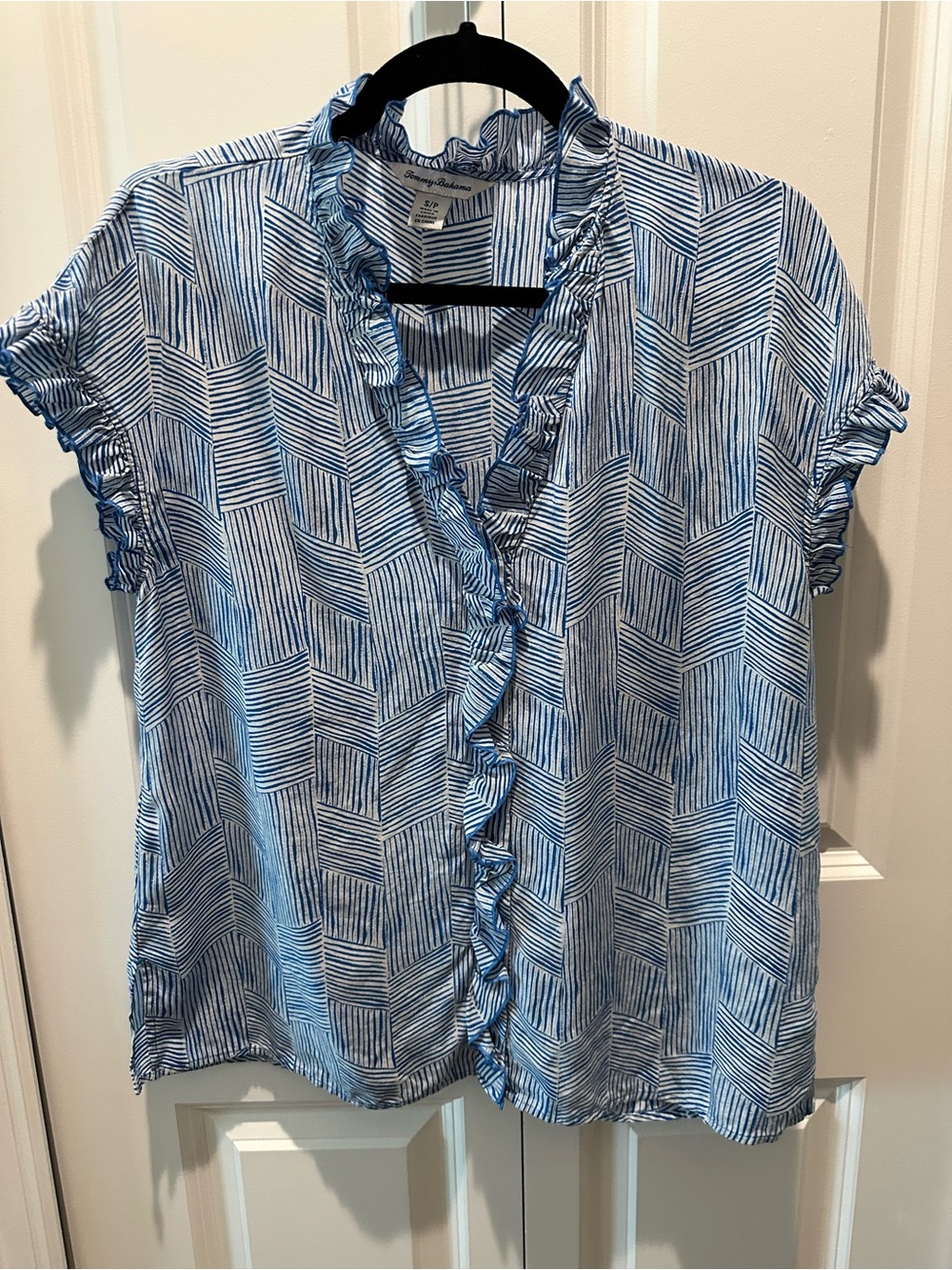 Tommy Bahama Women’s 100% Silk Blue and White Chevron Ruffle Button Blouse S/P